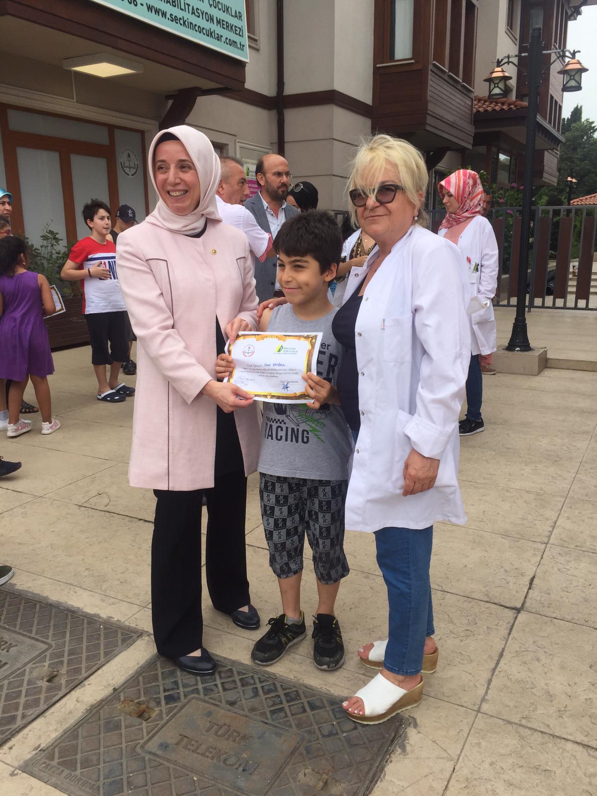 Ak parti Milletvekilli Sayın Fatma Benli Karne Törenimize Katıldı.