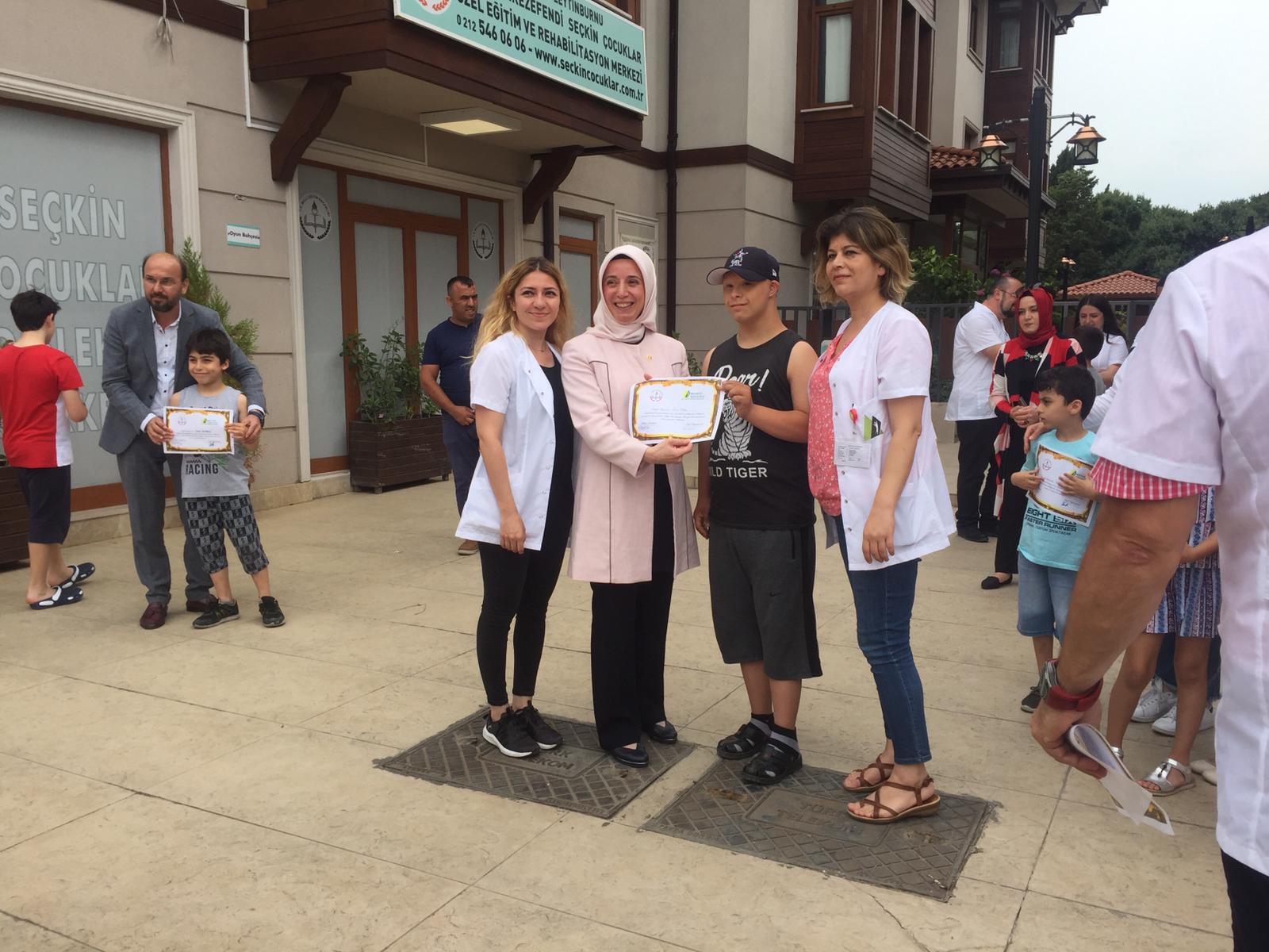 Ak parti Milletvekilli Sayın Fatma Benli Karne Törenimize Katıldı.